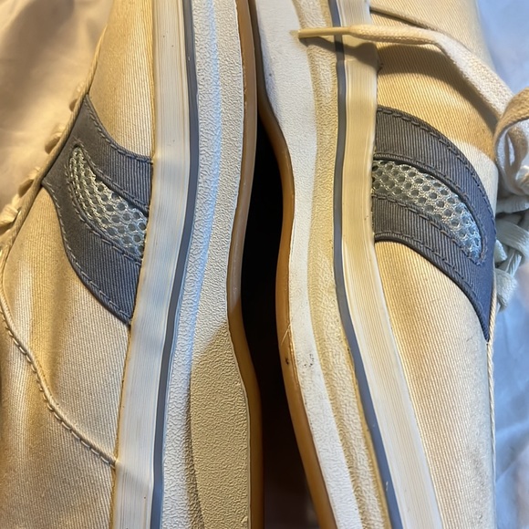 EUC Hanes soft fit tennis shoes. Size 7.5. - Picture 11 of 12